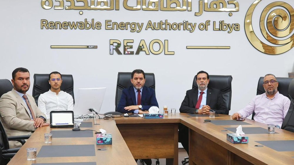 اجتماع موسّع بين الشركة القابضة للطاقة المتجددة وشركتي "قرين سورسز" و"نورسبارتا" للبحث عن فرص التعاون في مشاريع الطاقة الشمسية في ليبيا